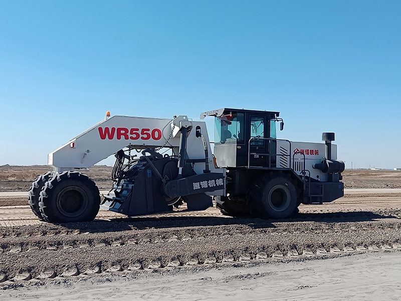 开云online(中国)设备在吉林中交三公局松通高速