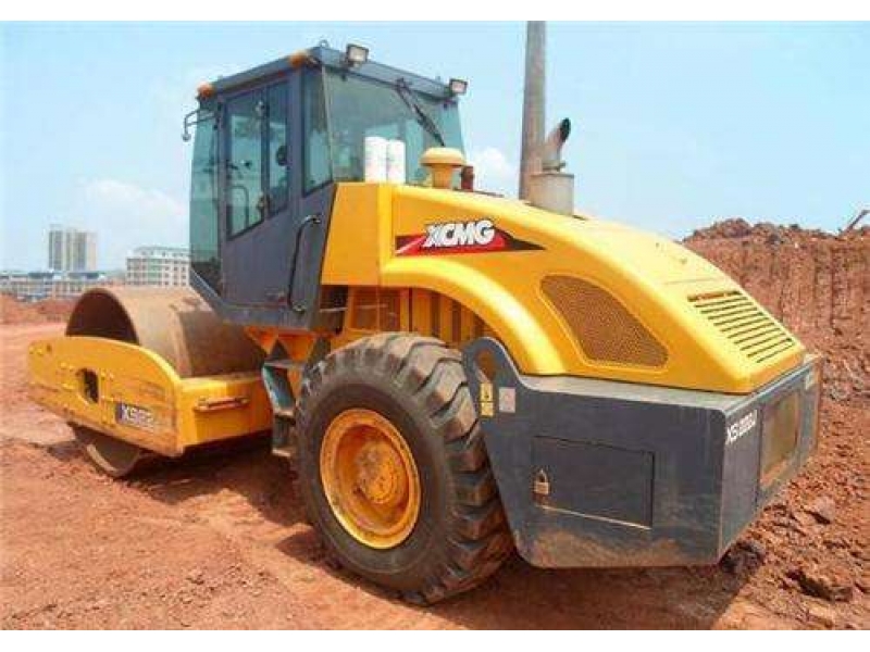 志广22吨压路机助力中铁十八局