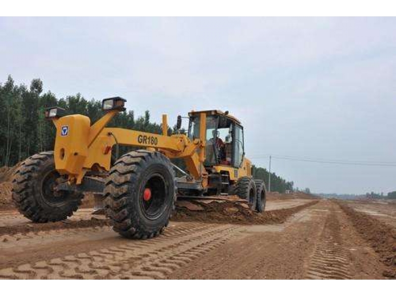 开云online(中国)租赁平地机在蒙华铁路施工